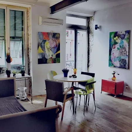 - Stylish Downtown Apartment Nice