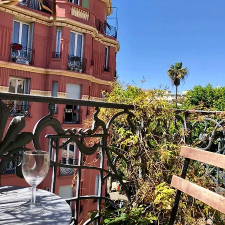 - Stylish Downtown Apartment Nizza