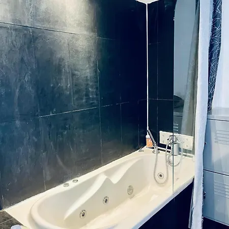 Apartment - Stylish Downtown