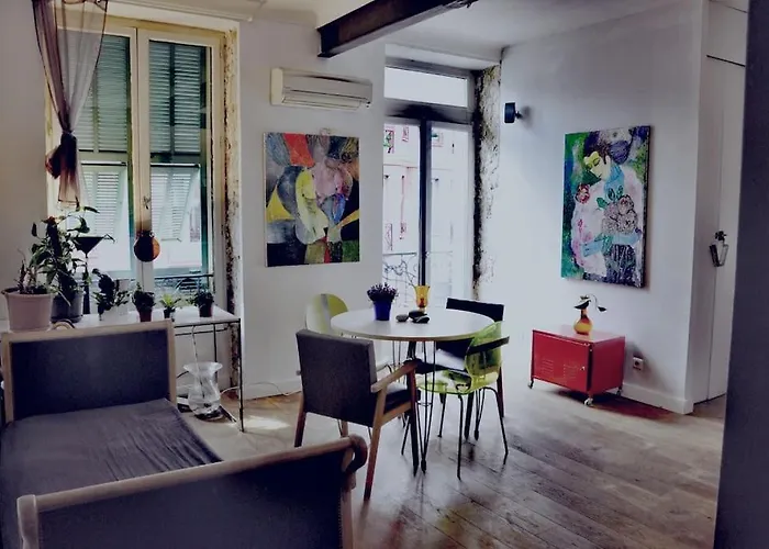 - Stylish Downtown شقة نيس